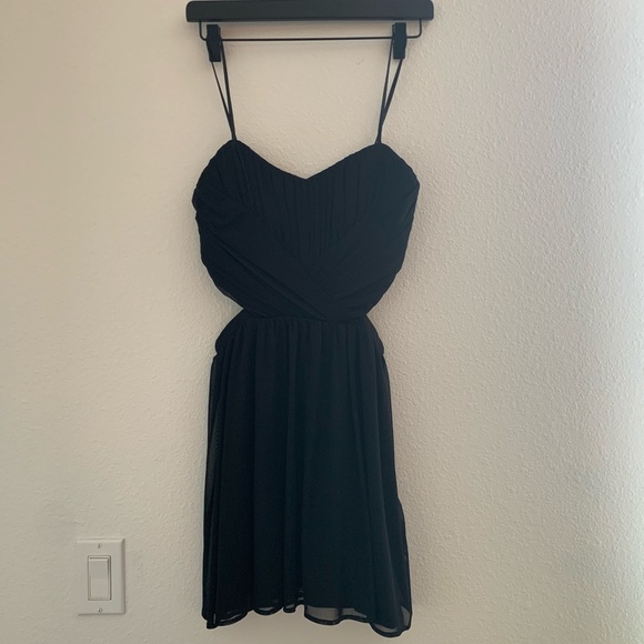 Little Black Dress w. Cut Outs. - Picture 2 of 3